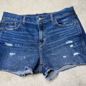 Old Navy Mid-Rise Boyfriend Denim Shorts - Size 8